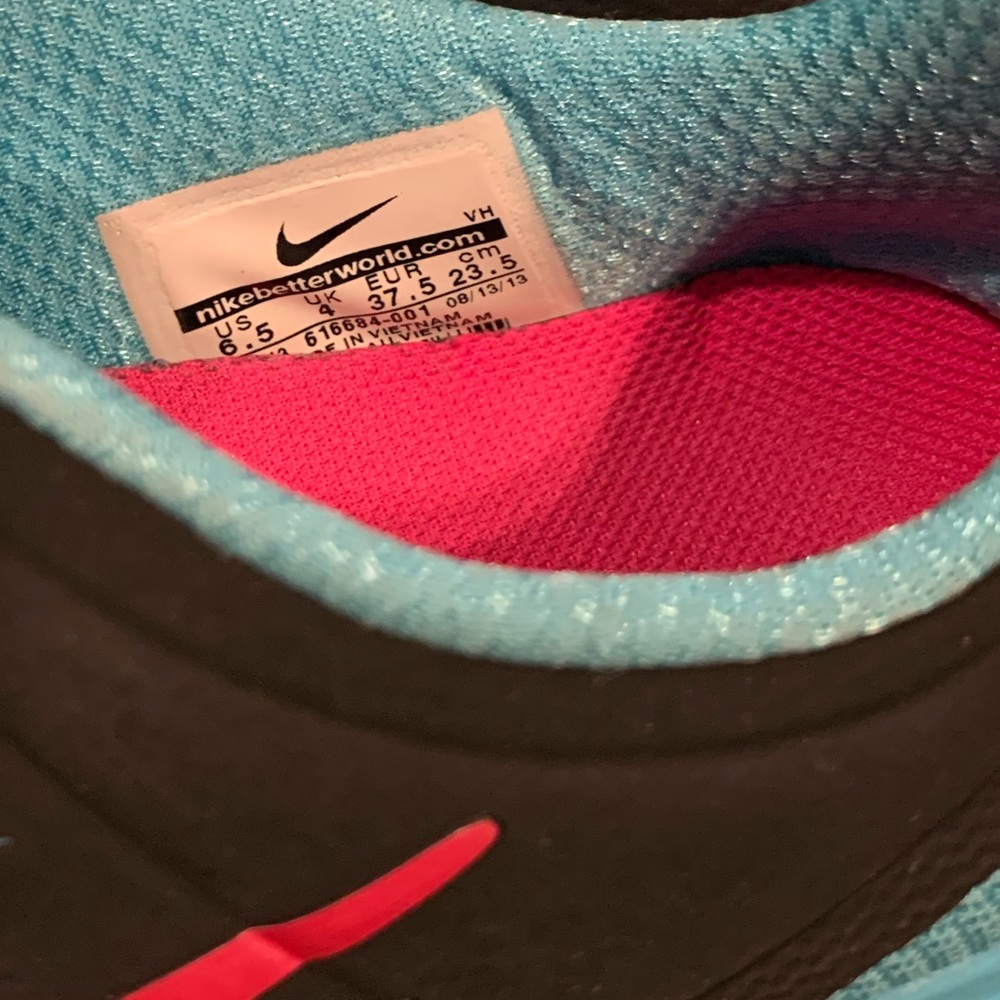 Nike Shoes - Picture 6 of 6